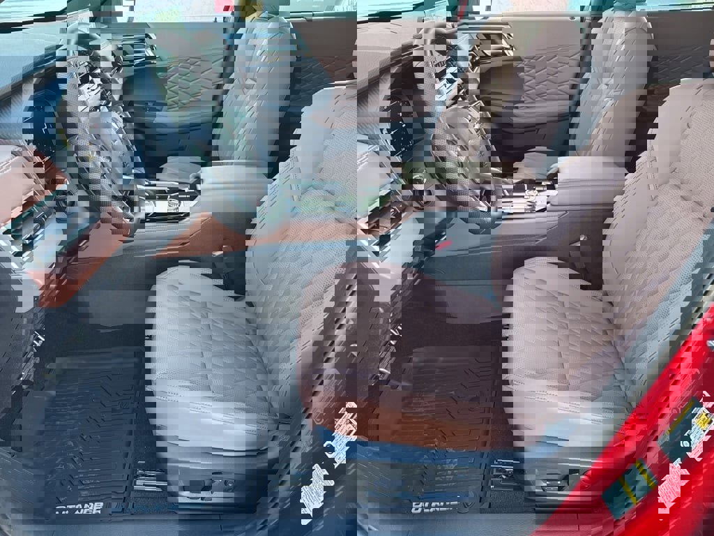 New 2025 Mitsubishi Outlander SEL image 23