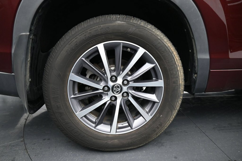 Used 2018 Toyota Highlander XLE AWD/4WD image 10