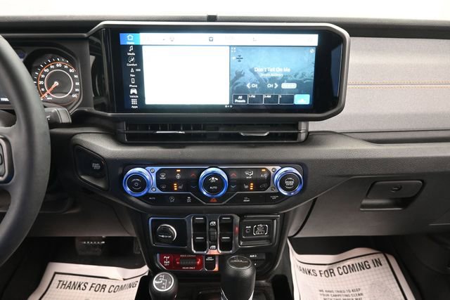 Used 2024 Jeep Gladiator Sport AWD/4WD image 17