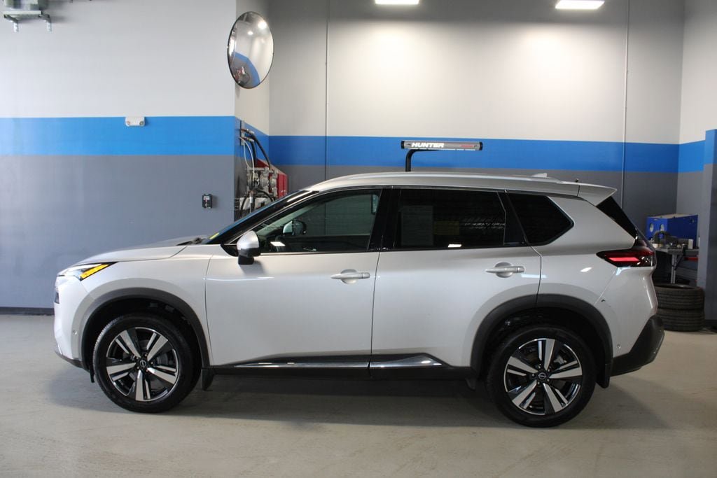 Used 2023 Nissan Rogue SL w/ SL Premium Package AWD/4WD image 16