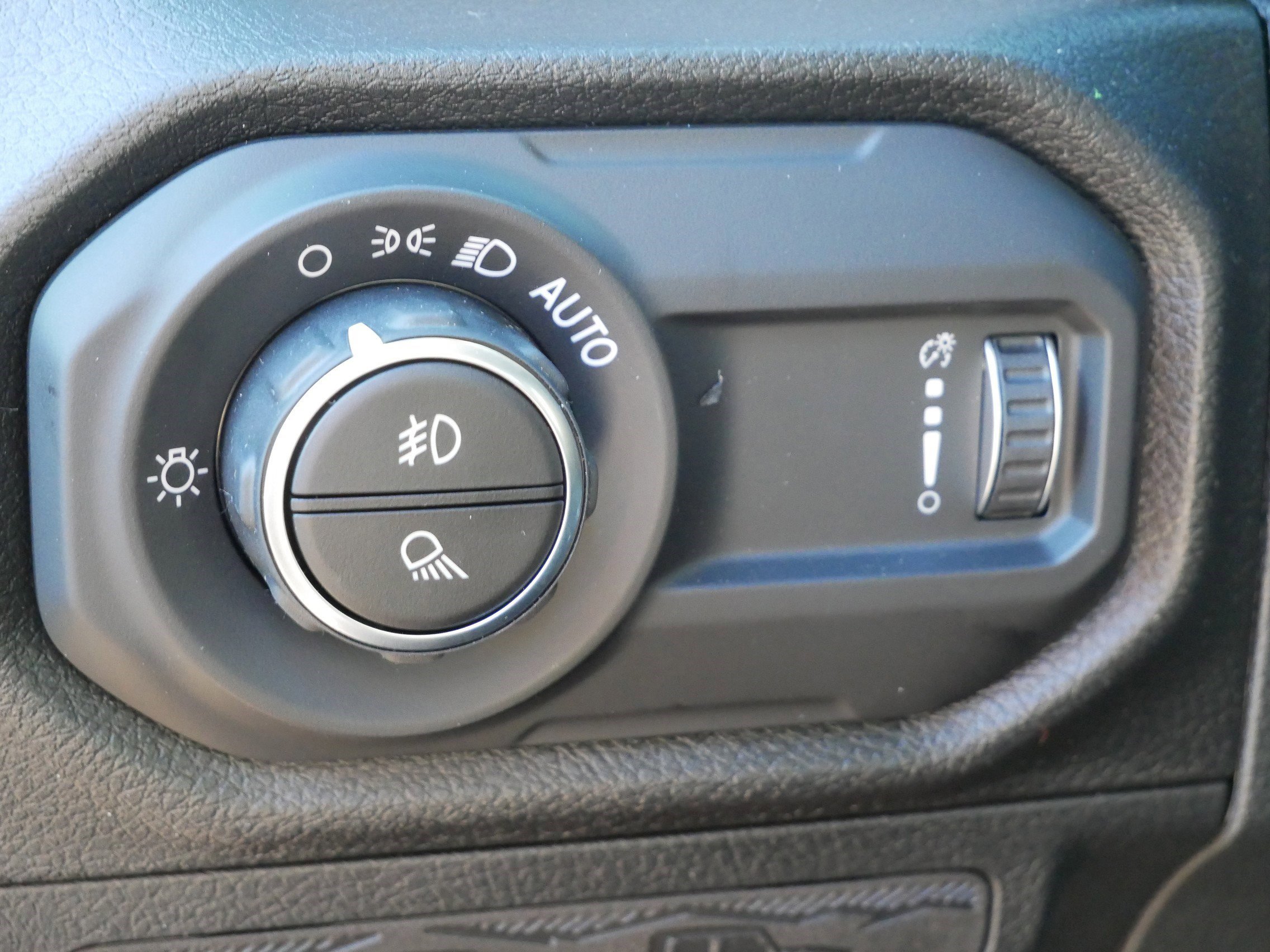 New 2026 Jeep Gladiator Sport image 14