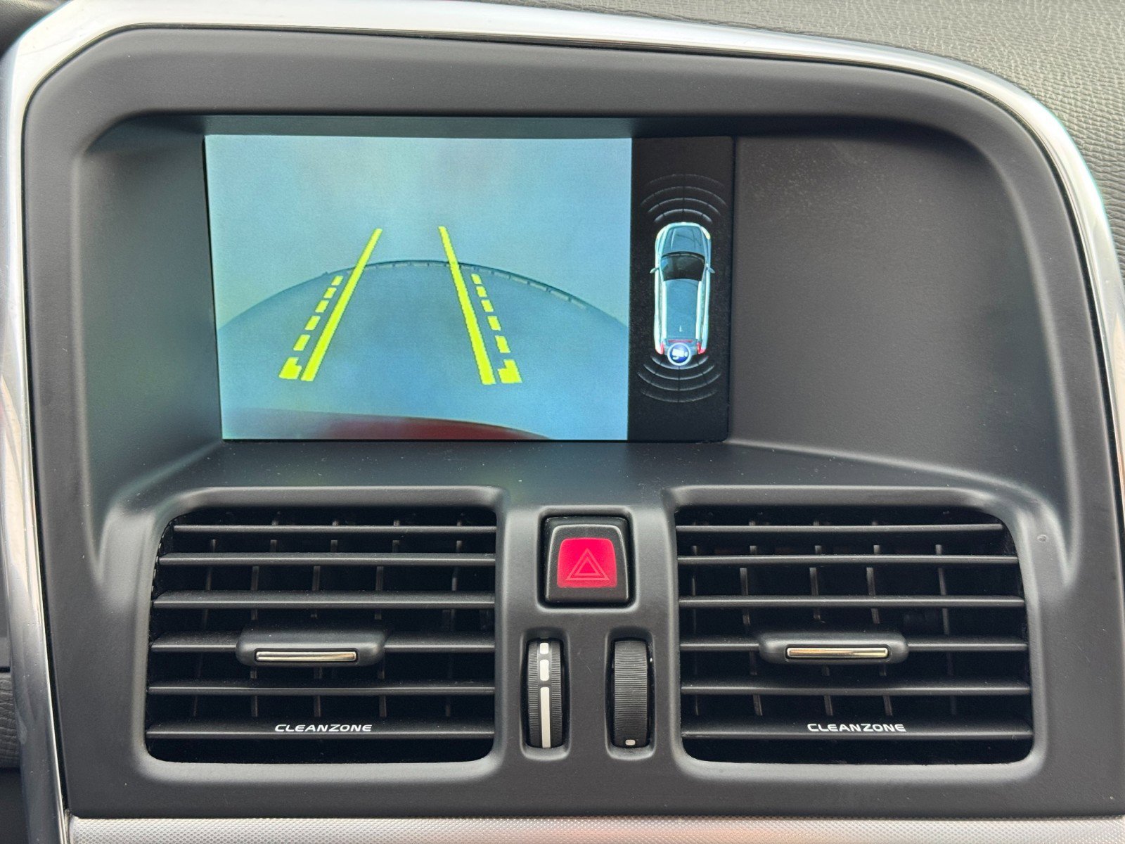 Used 2017 Volvo XC60 T5 Dynamic w/ Preferred Option Package image 27