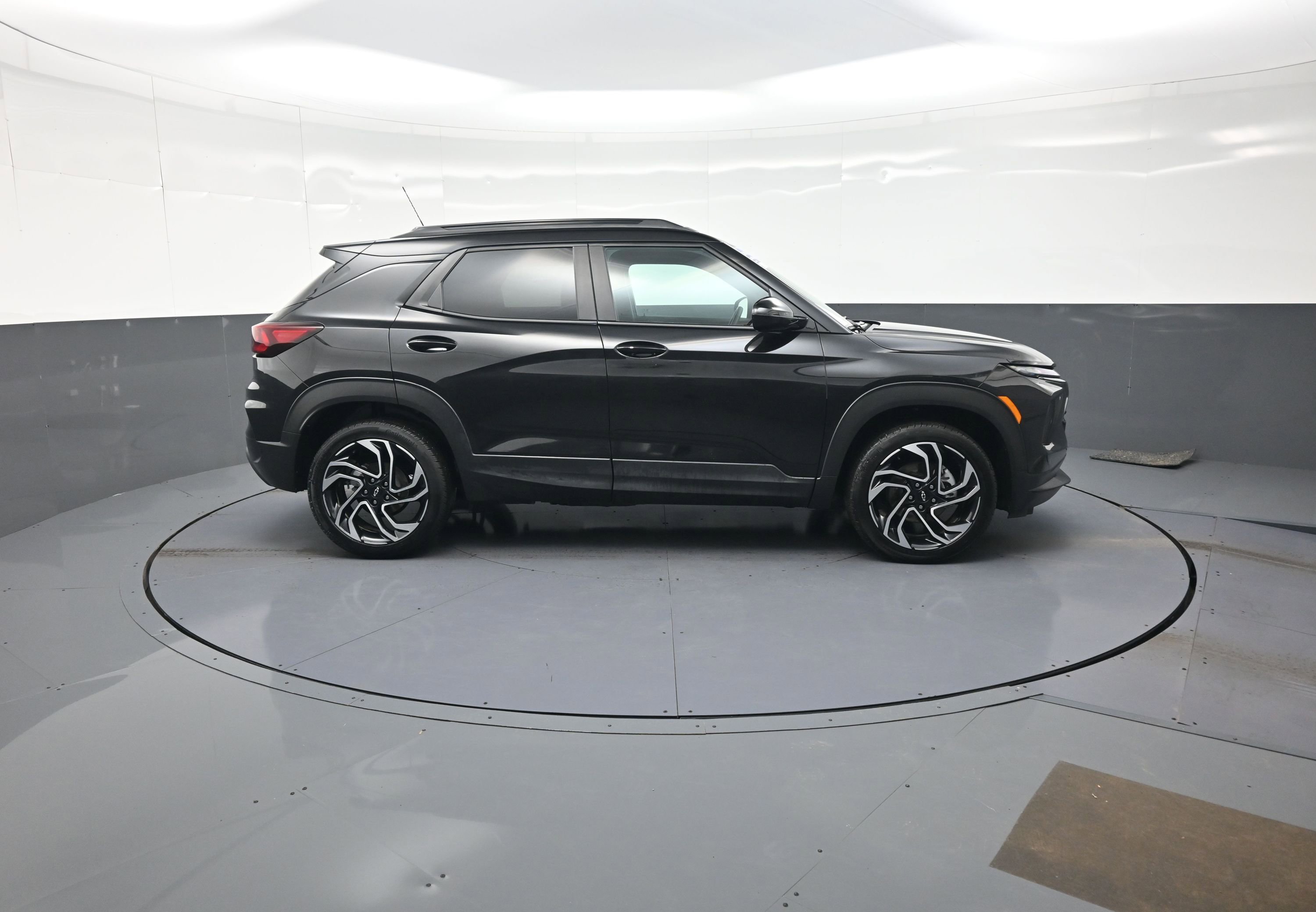 Used 2024 Chevrolet TrailBlazer RS w/ Convenience Package image 2