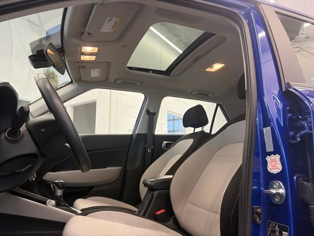 Used 2025 Hyundai Venue SEL image 22