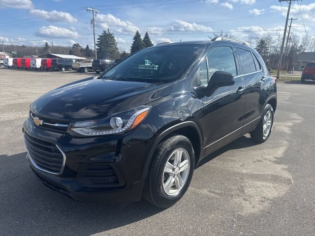 Used 2020 Chevrolet Trax LT w/ LT Convenience Package AWD/4WD image 2