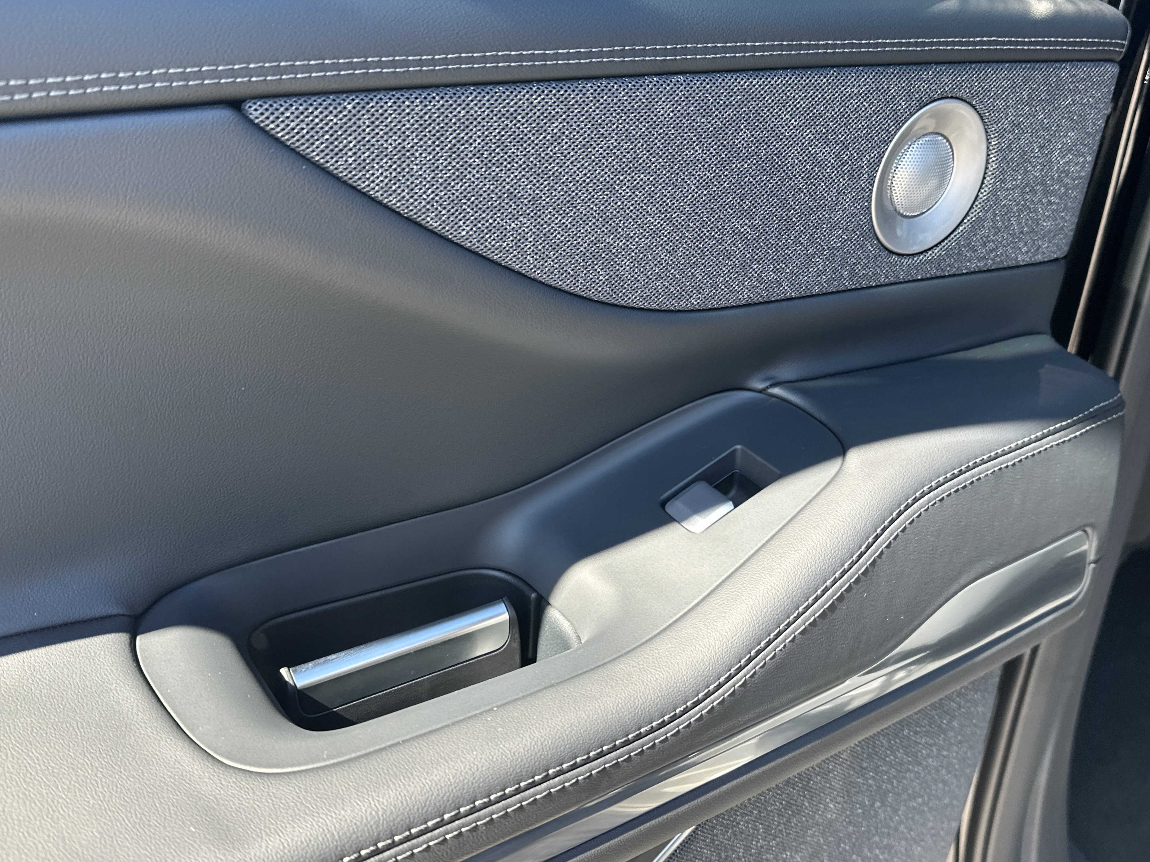 New 2025 Lincoln Navigator Reserve w/ Jet Appearance Package image 12