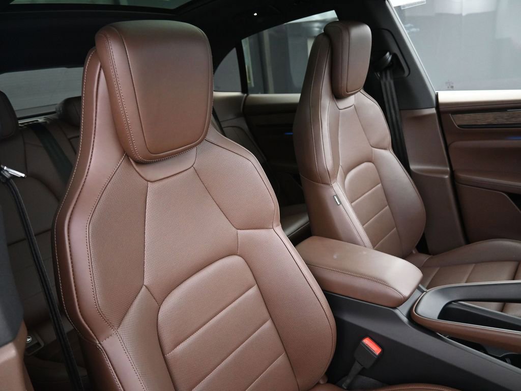 Certified 2025 Porsche Macan Electric image 28