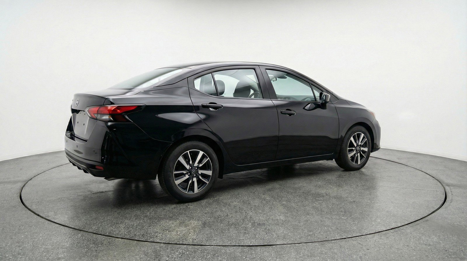 Used 2025 Nissan Versa SV image 9