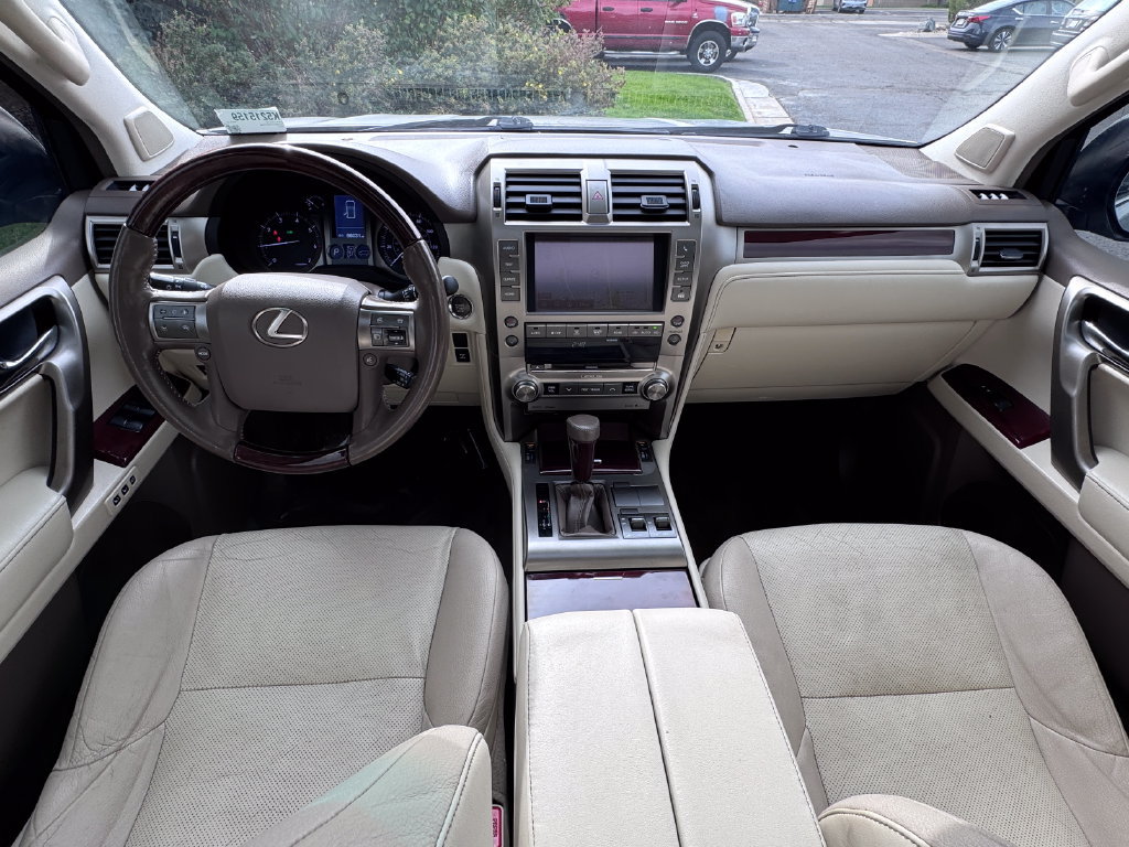 Used 2019 Lexus GX 460 Premium w/ Premium Package AWD/4WD image 36