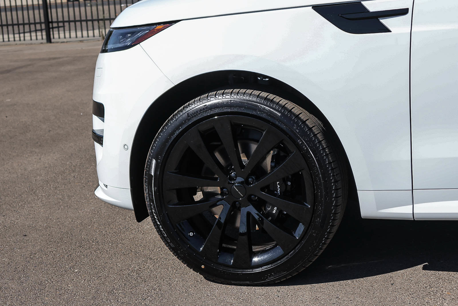 New 2026 Land Rover Range Rover Sport Dynamic SE AWD/4WD image 9