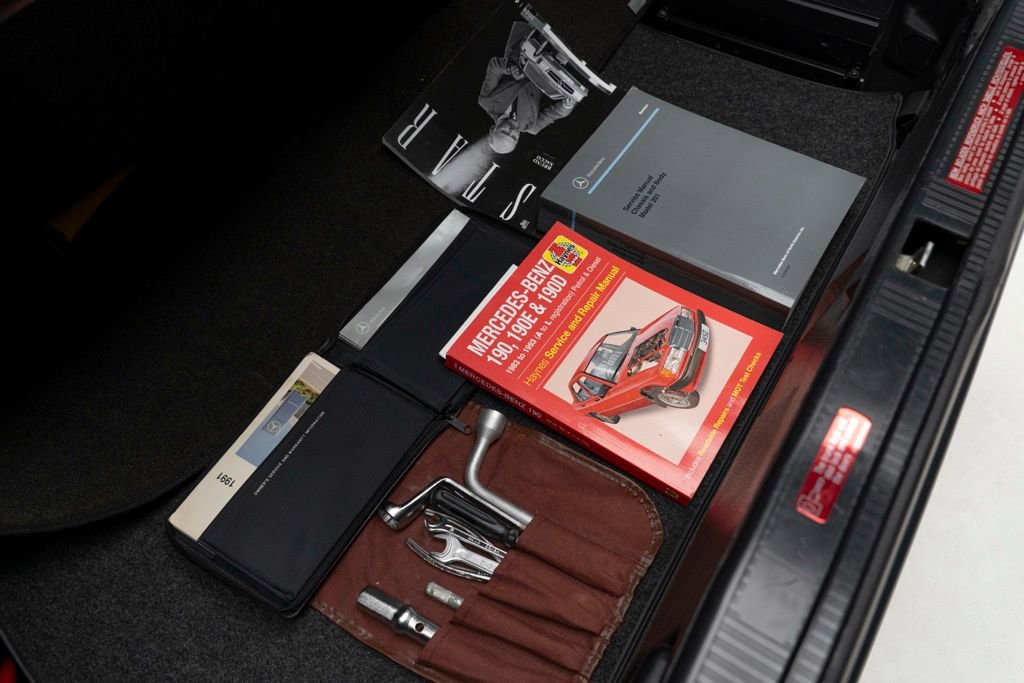 Used 1991 Mercedes-Benz 190 E 2.6 image 54