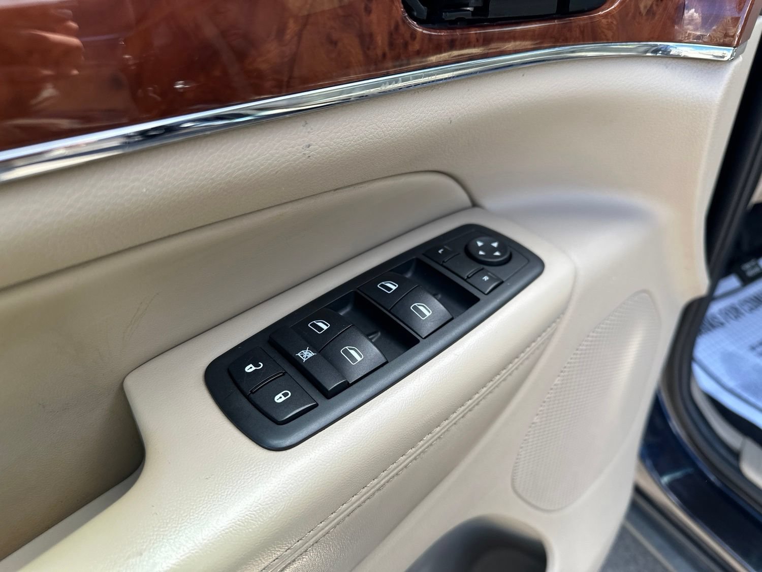 Used 2011 Jeep Grand Cherokee Limited AWD/4WD image 18