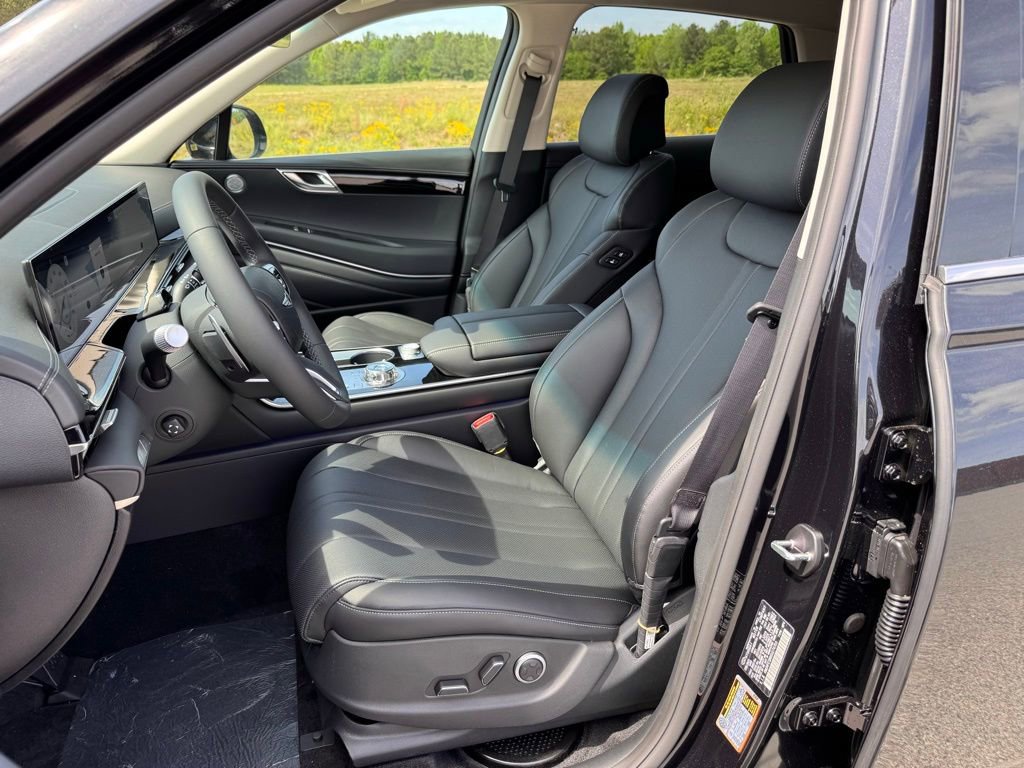 Used 2025 Genesis GV80 2.5T Standard image 17