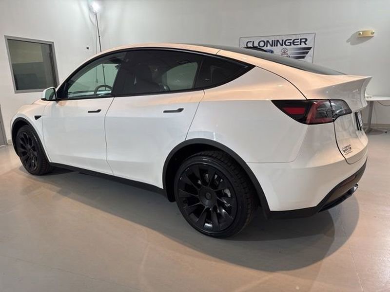Used 2023 Tesla Model Y Long Range image 8
