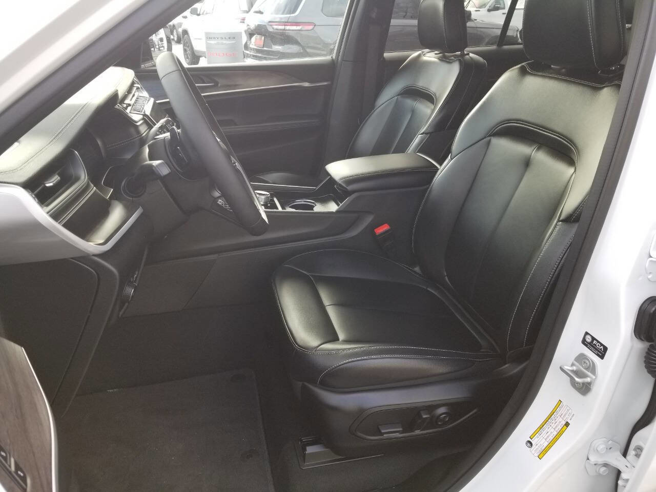 Certified 2024 Jeep Grand Cherokee Limited image 8