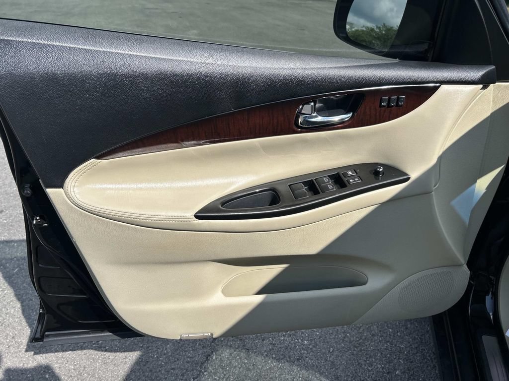 Used 2016 INFINITI QX50 2WD w/ Deluxe Touring Package image 28