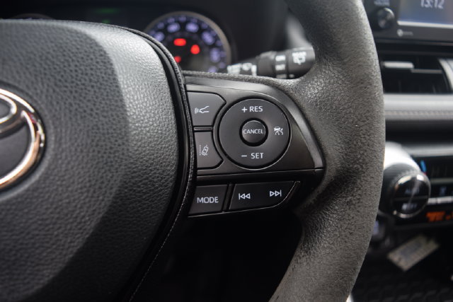 Used 2020 Toyota RAV4 XLE w/ Convenience Package FWD image 5