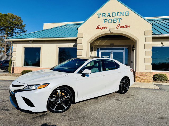 Used 2020 Toyota Camry XSE image 3