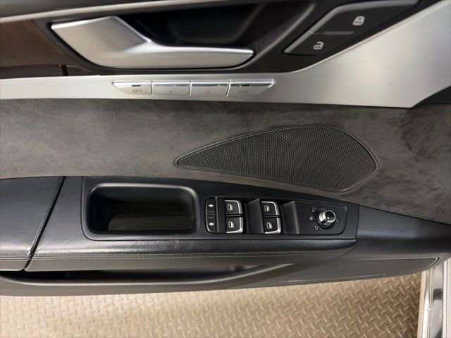 Used 2015 Audi A8 4.0T w/ Luxury Package image 15