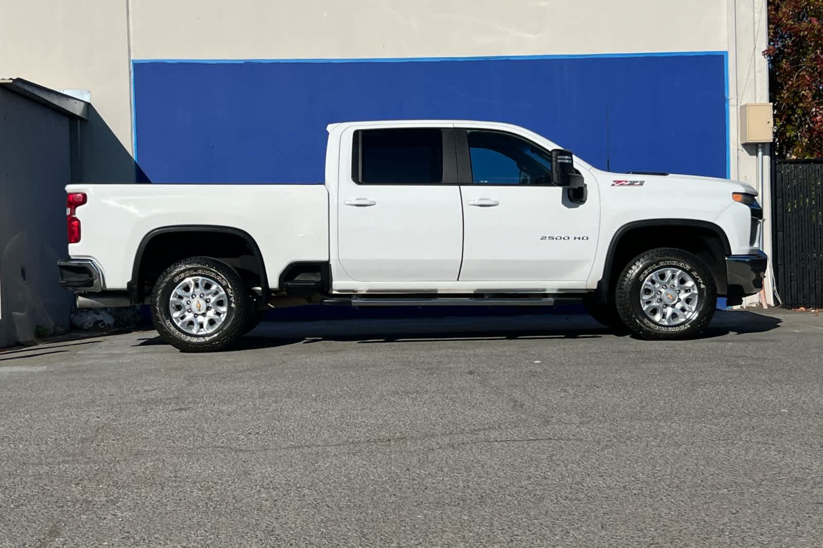 Used 2022 Chevrolet Silverado 2500 LT w/ Convenience Package AWD/4WD image 2