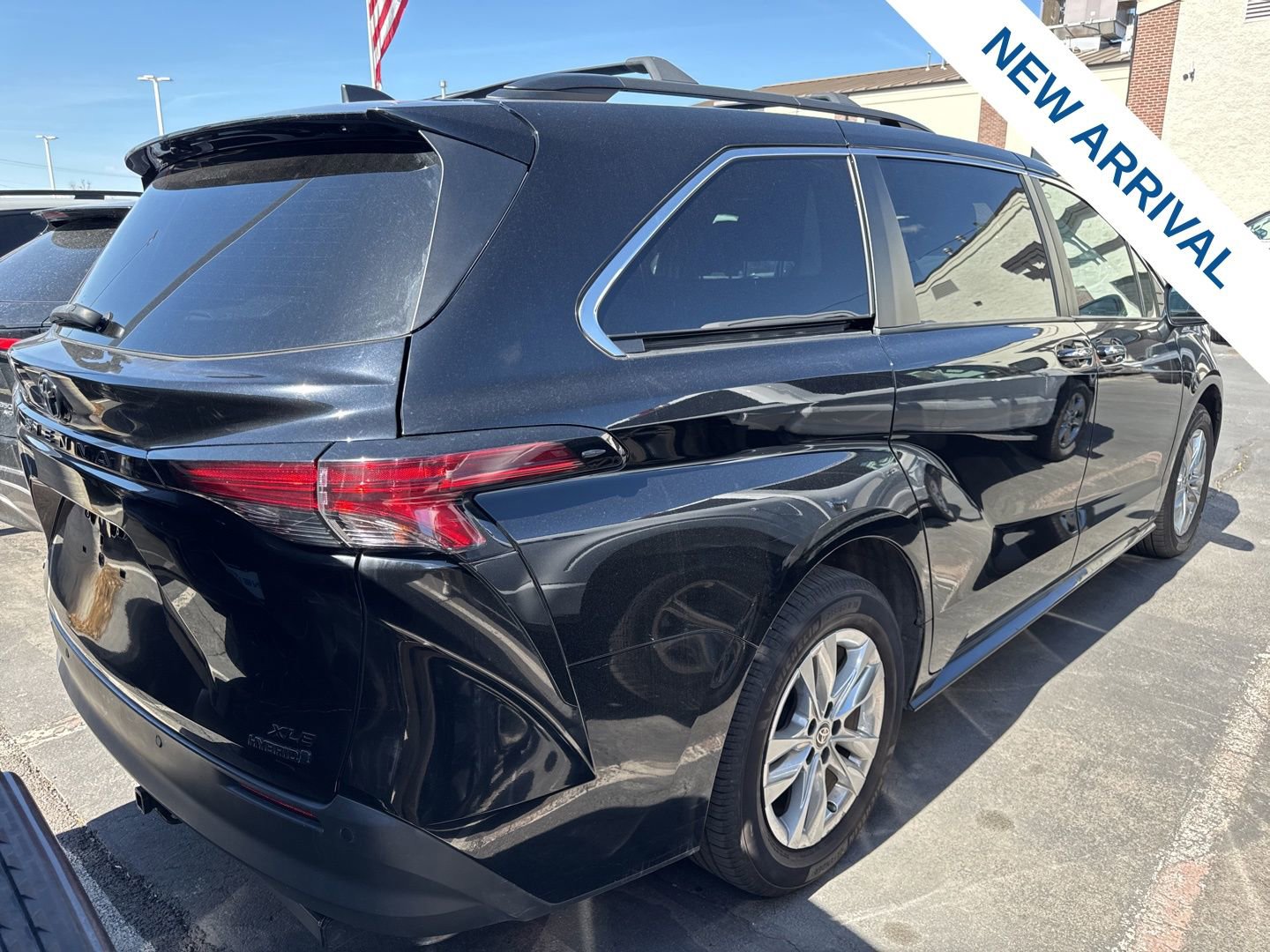 Used 2022 Toyota Sienna XLE Woodland Edition image 5