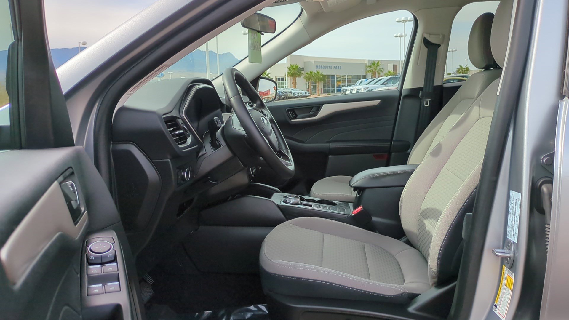 Used 2022 Ford Escape SE w/ SE Sport Appearance Package image 14