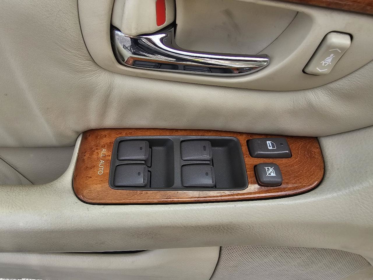 Used 2002 Lexus LS 430 RWD image 19