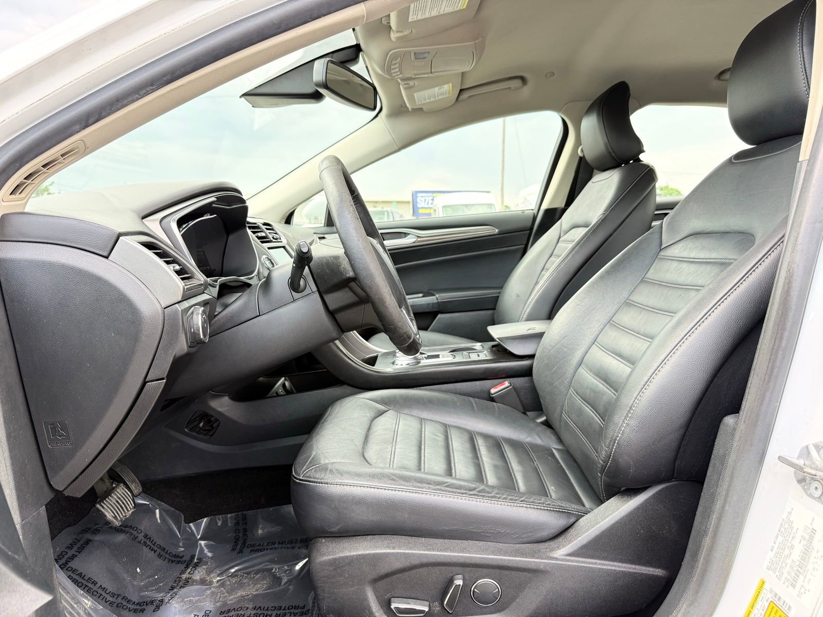 Used 2017 Ford Fusion SE w/ Equipment Group 602A FWD image 11