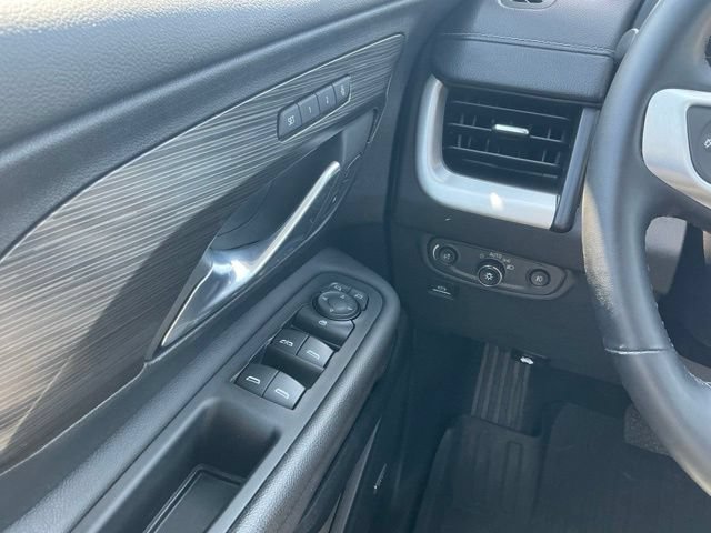 Used 2023 GMC Terrain SLT w/ Infotainment Package II FWD image 24