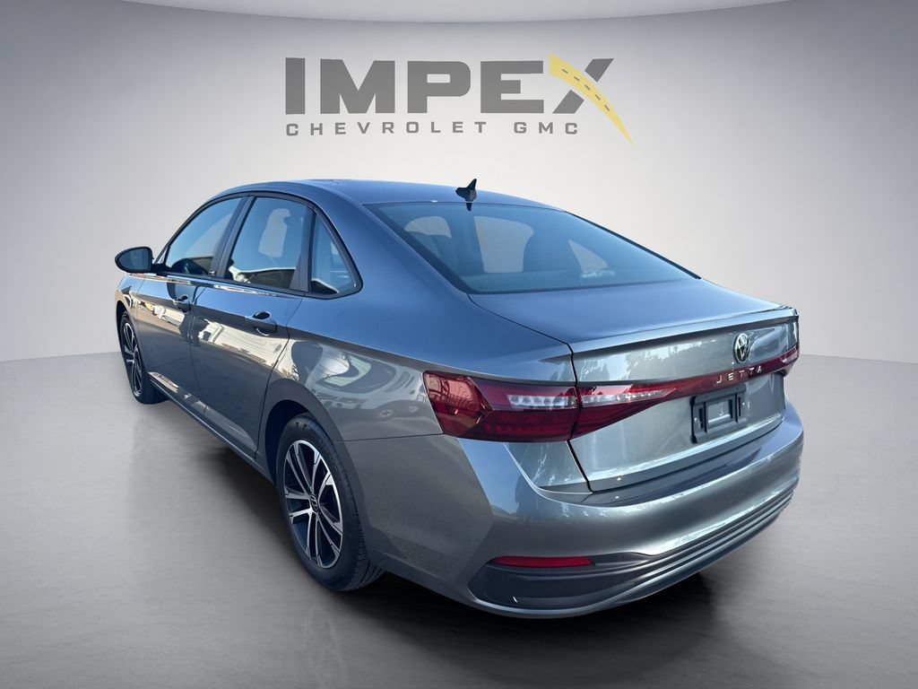 Used 2025 Volkswagen Jetta Sport FWD image 3