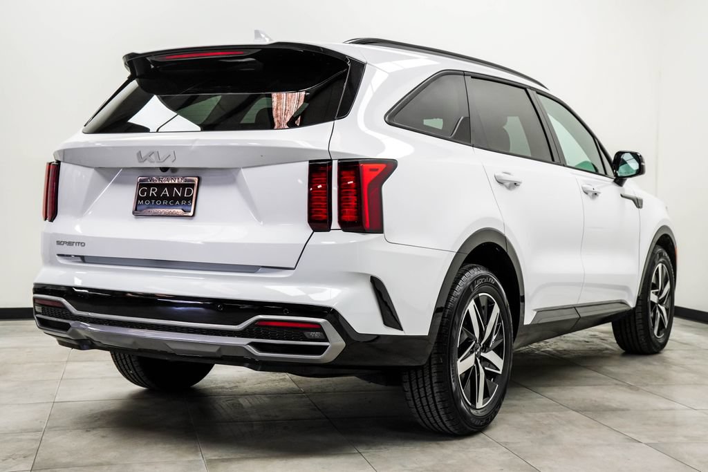 Used 2023 Kia Sorento S w/ Panoramic Sunroof Package FWD image 12