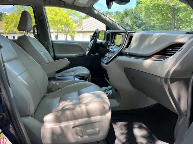 Used 2018 Toyota Sienna XLE w/ XLE Navigation Package AWD/4WD image 21