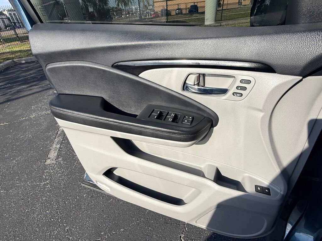 Used 2020 Honda Pilot Touring image 23