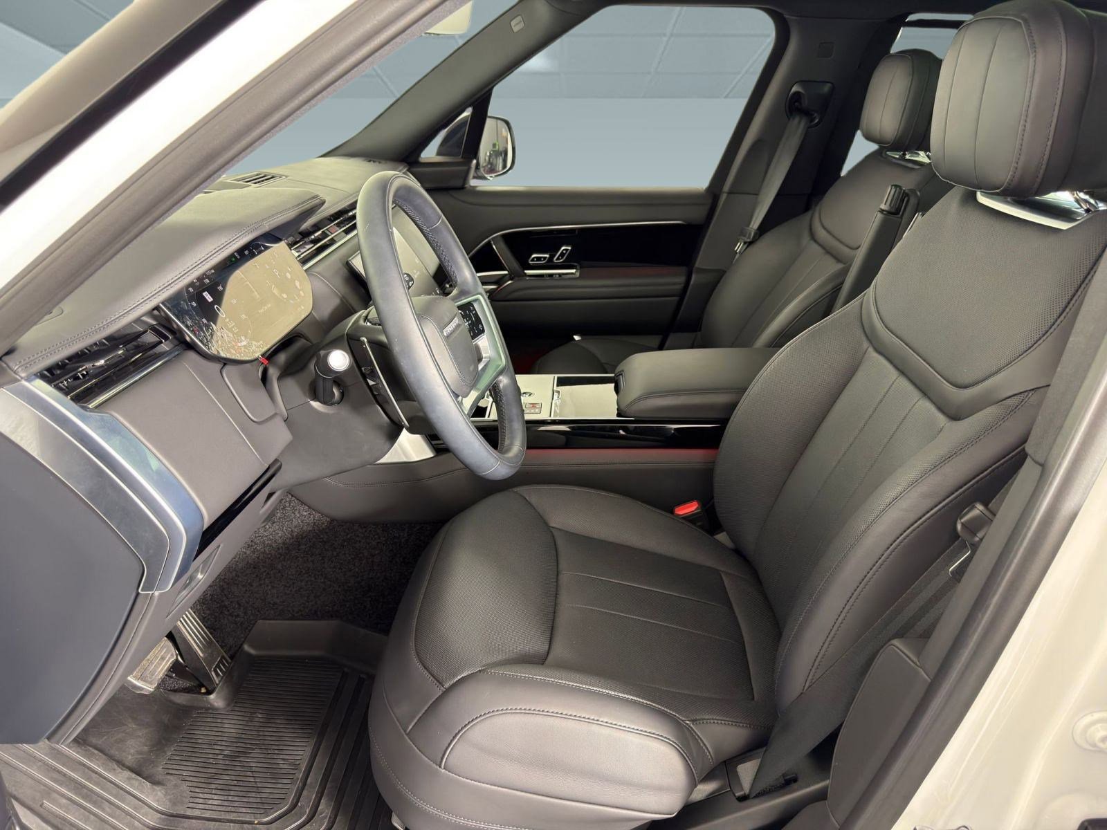 Used 2025 Land Rover Range Rover Long Wheelbase SE image 5