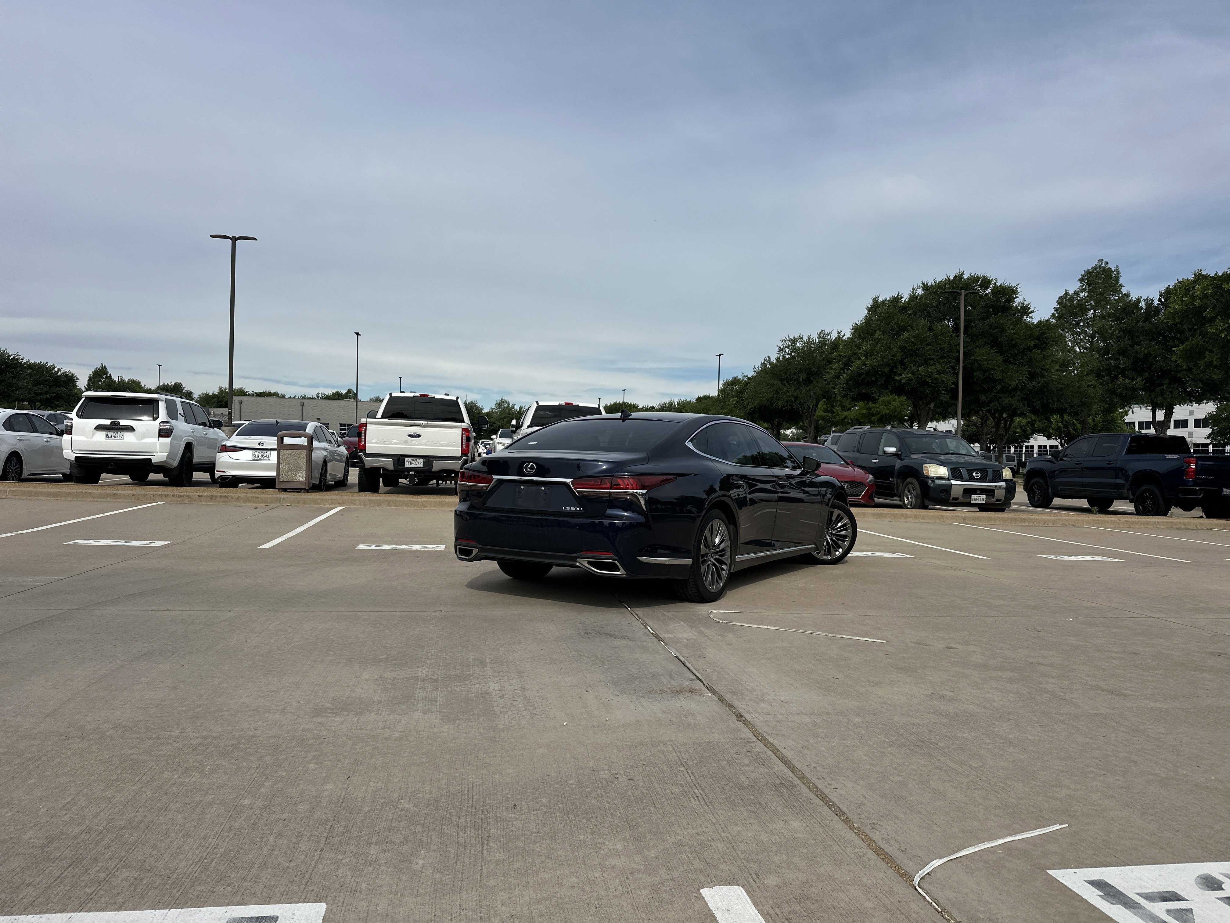 Used 2020 Lexus LS 500 w/ Accessory Package (Z2) image 2