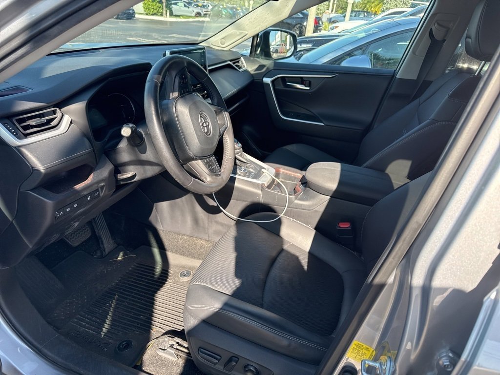 Used 2021 Toyota RAV4 Limited image 5