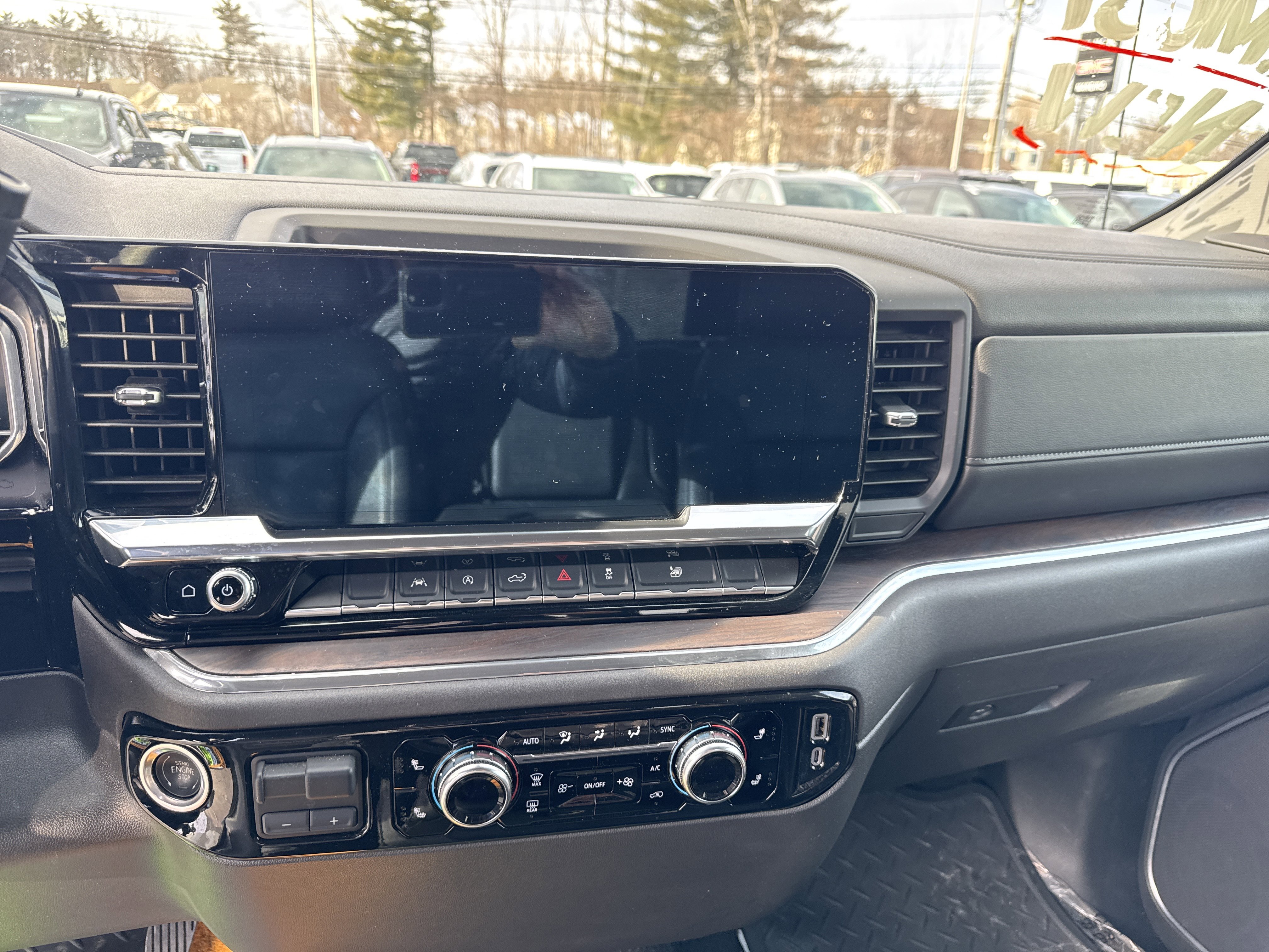 Certified 2025 GMC Sierra 1500 SLT image 16