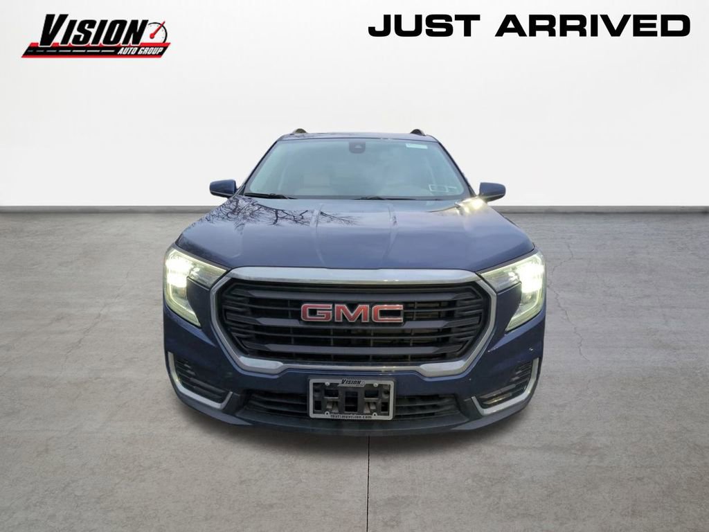 Used 2022 GMC Terrain SLE w/ Driver Convenience Package image 2