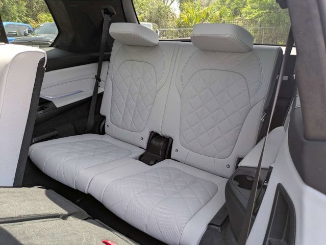 Used 2023 BMW X7 xDrive40i w/ Executive Package AWD/4WD image 14