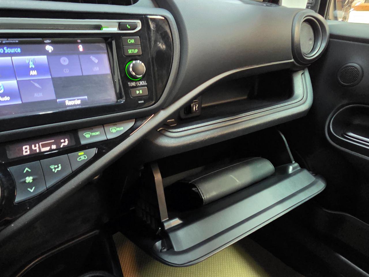 Used 2015 Toyota Prius C One FWD image 18