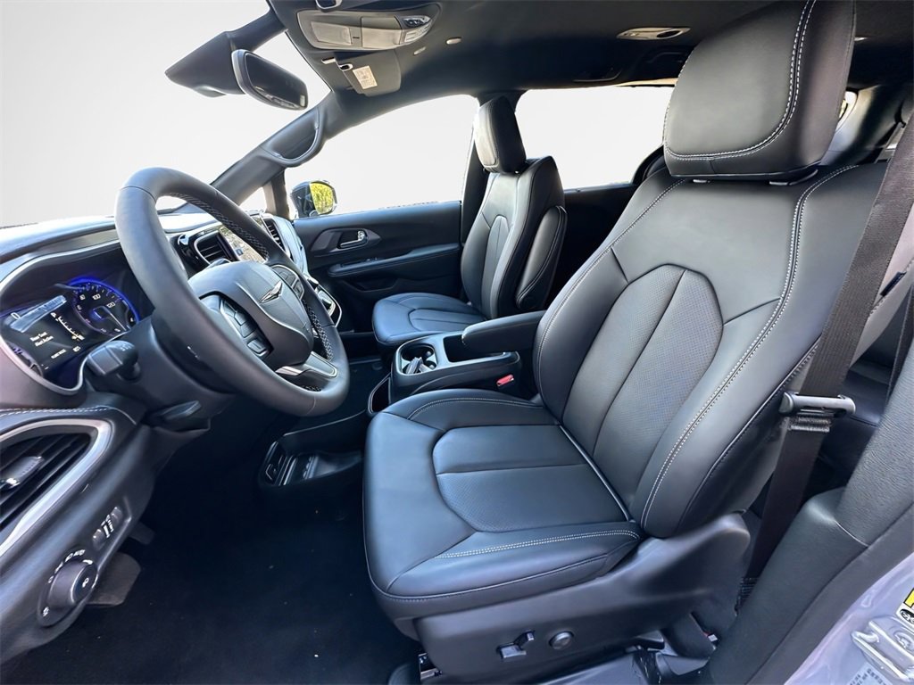 New 2026 Chrysler Pacifica Select image 19