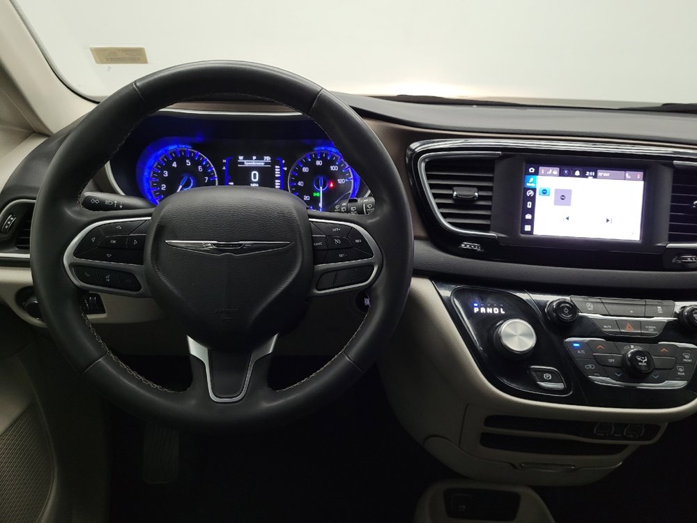 Used 2022 Chrysler Voyager LX FWD image 22