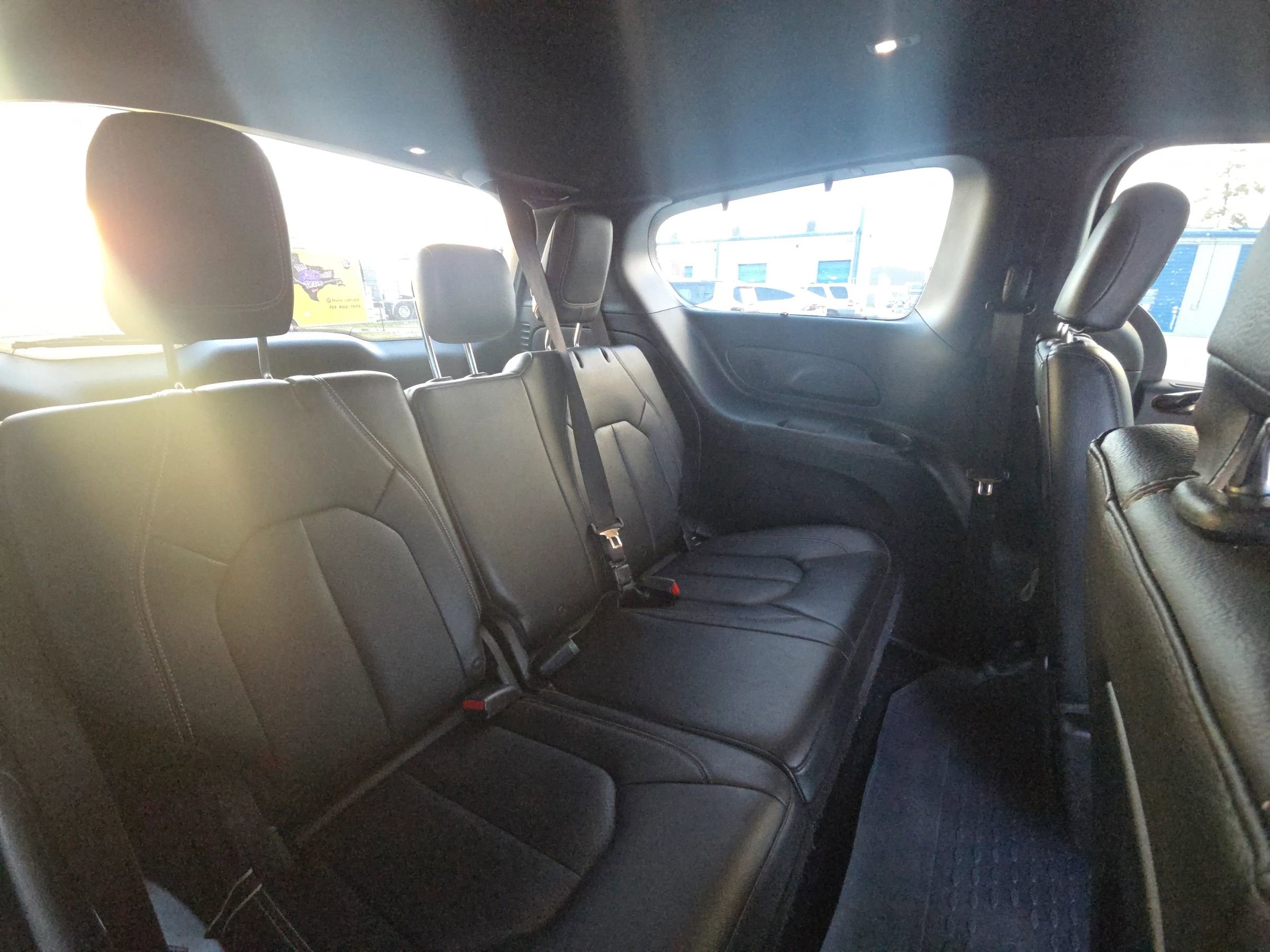 Used 2019 Chrysler Pacifica Touring-L Plus w/ S Appearance Package FWD image 25