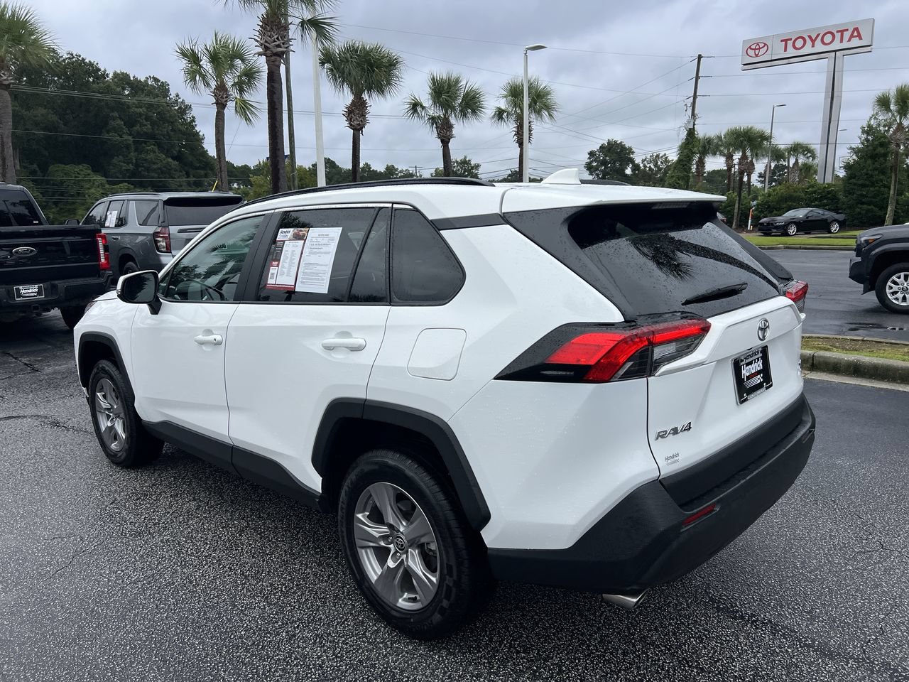 Used 2025 Toyota RAV4 XLE AWD/4WD image 8