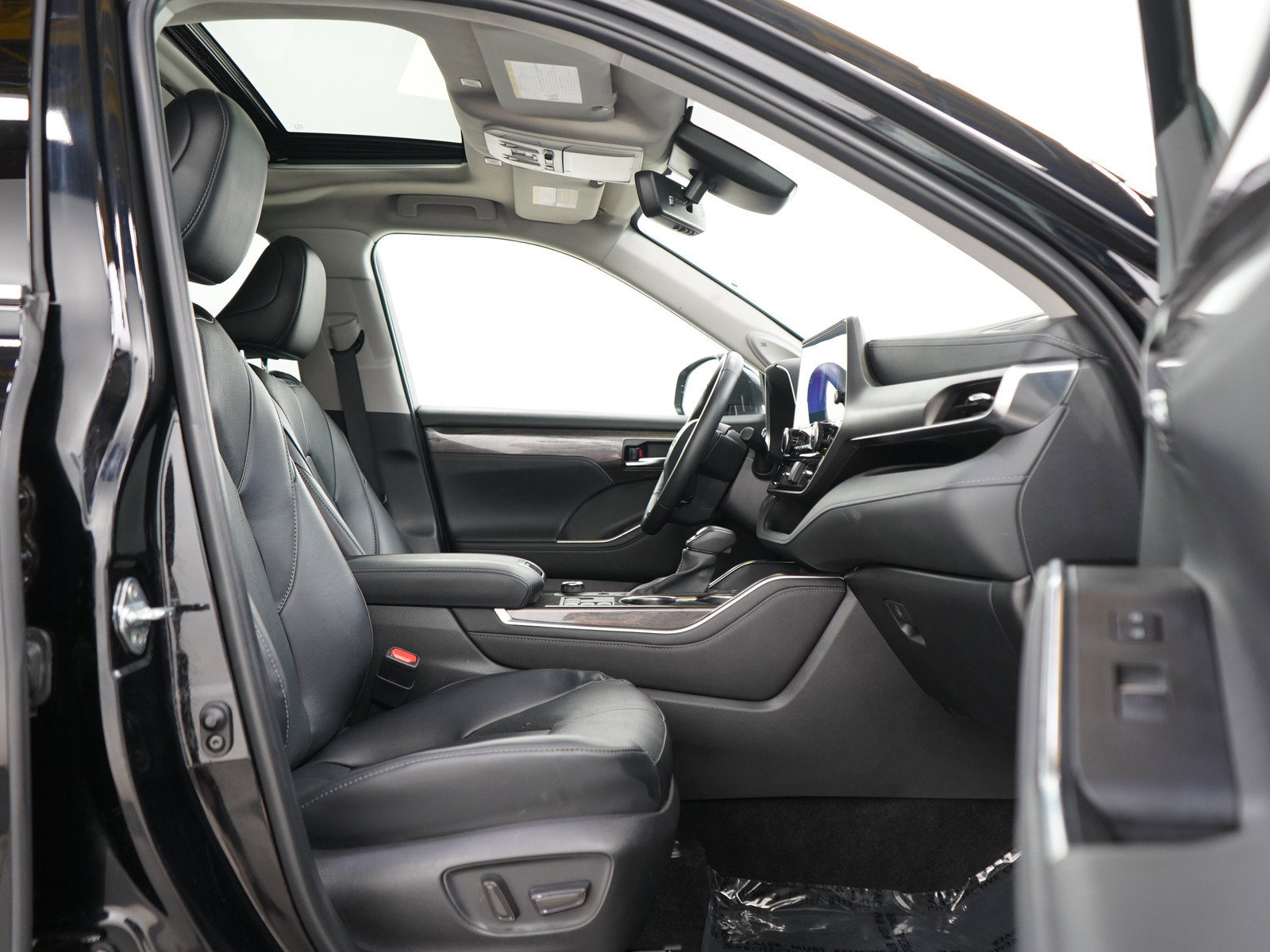 Used 2024 Toyota Highlander Limited AWD/4WD image 13