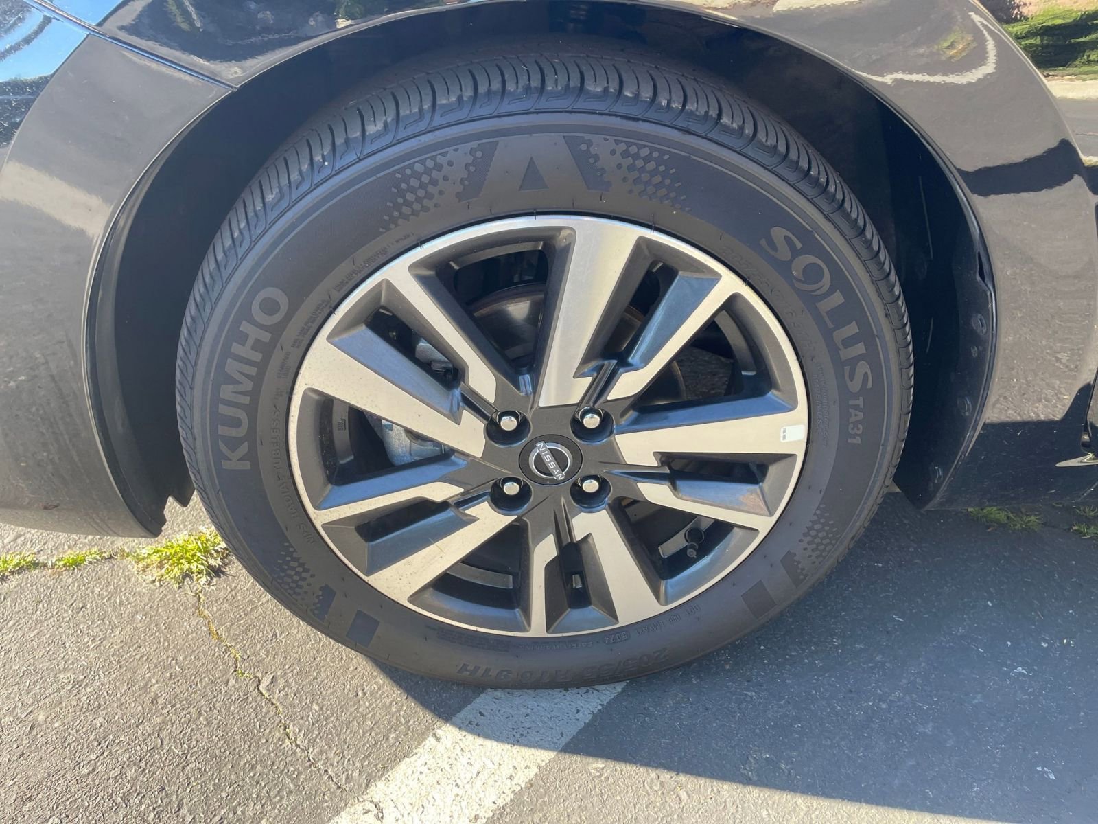 Used 2025 Nissan Versa SV image 28