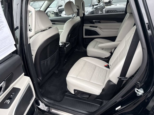 Used 2022 Kia Telluride SX w/ SX Prestige Package AWD/4WD image 17