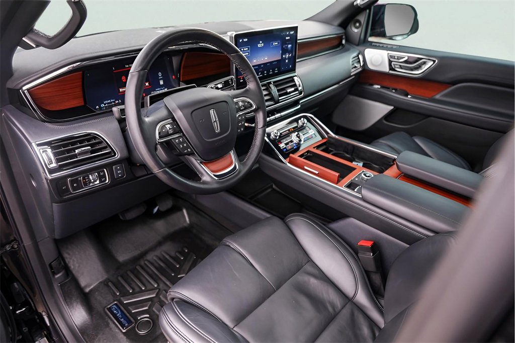 Used 2024 Lincoln Navigator L Reserve image 13