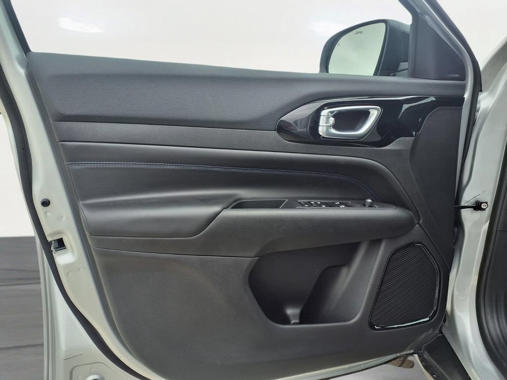 New 2026 Jeep Compass Latitude AWD/4WD image 14