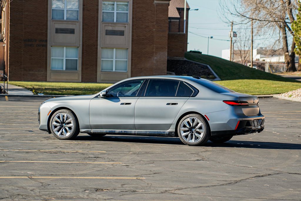 Used 2023 BMW 760i xDrive image 7